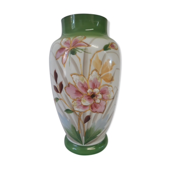 Vase Napoléon III en opaline