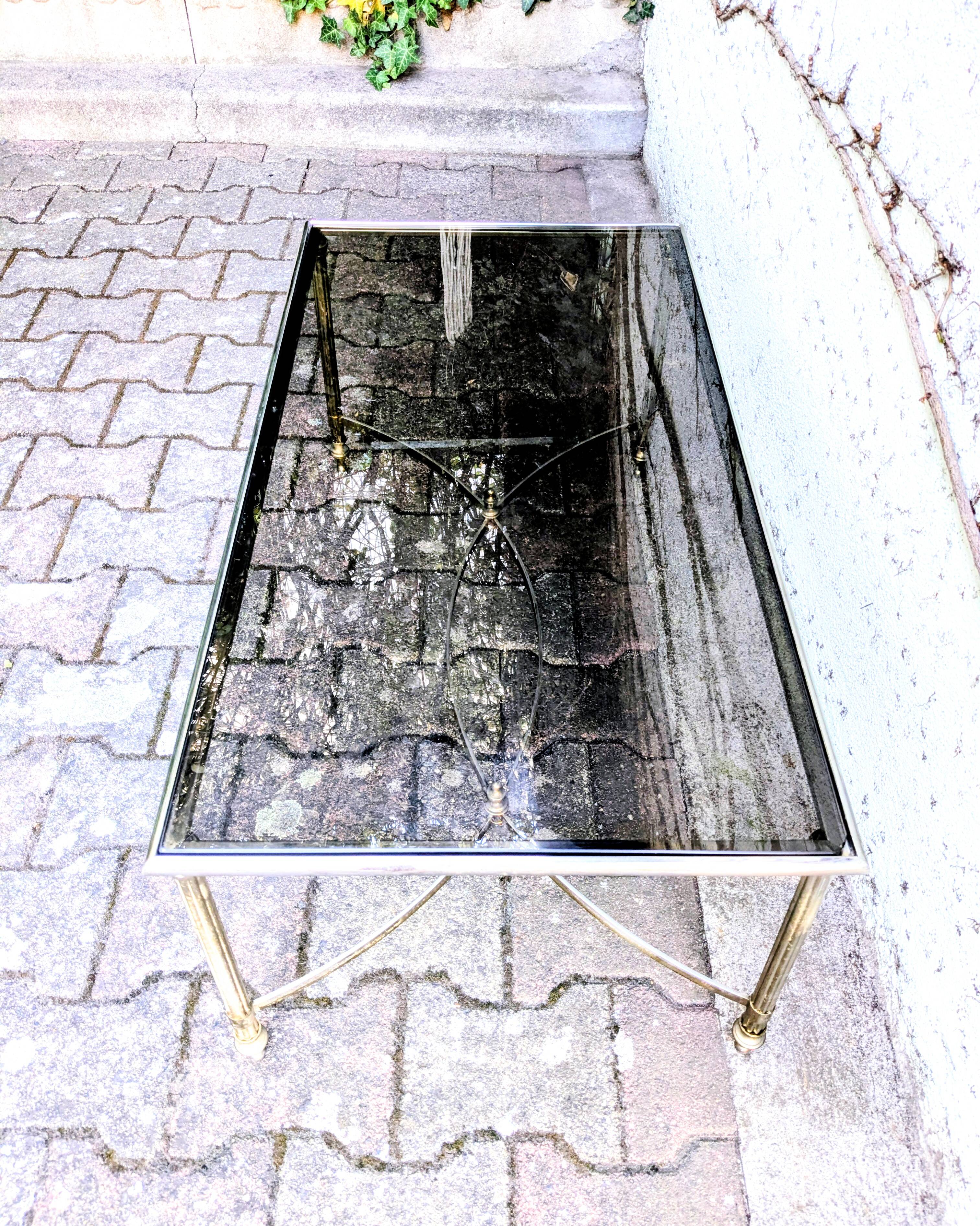 Table basse métal et verre fumé