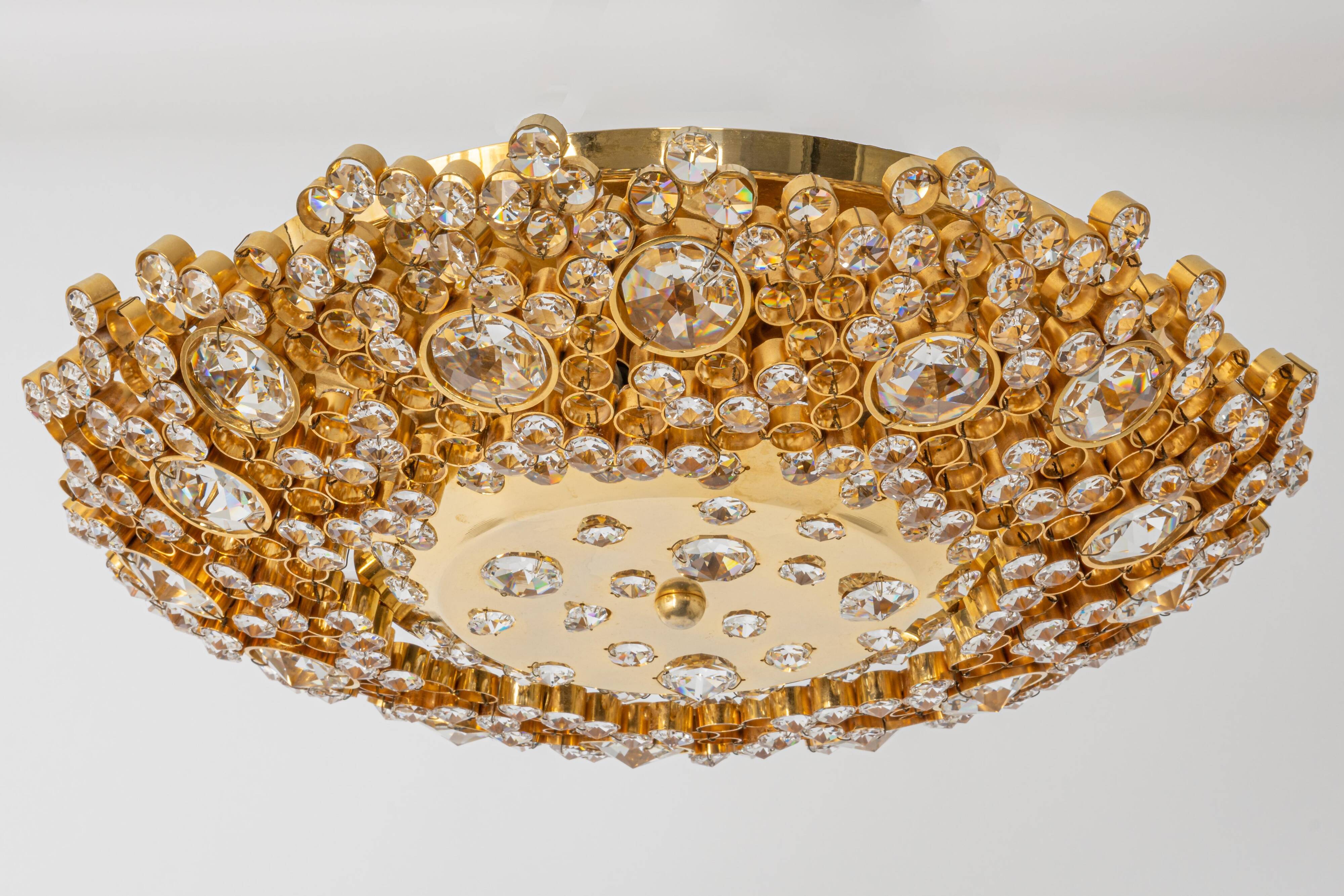 Floral wall light in gilded brass and cut glass by Palwa, Germany, 1970s.