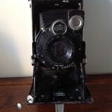 Zeiss Ikon Ikonta bellows camera with its satchel