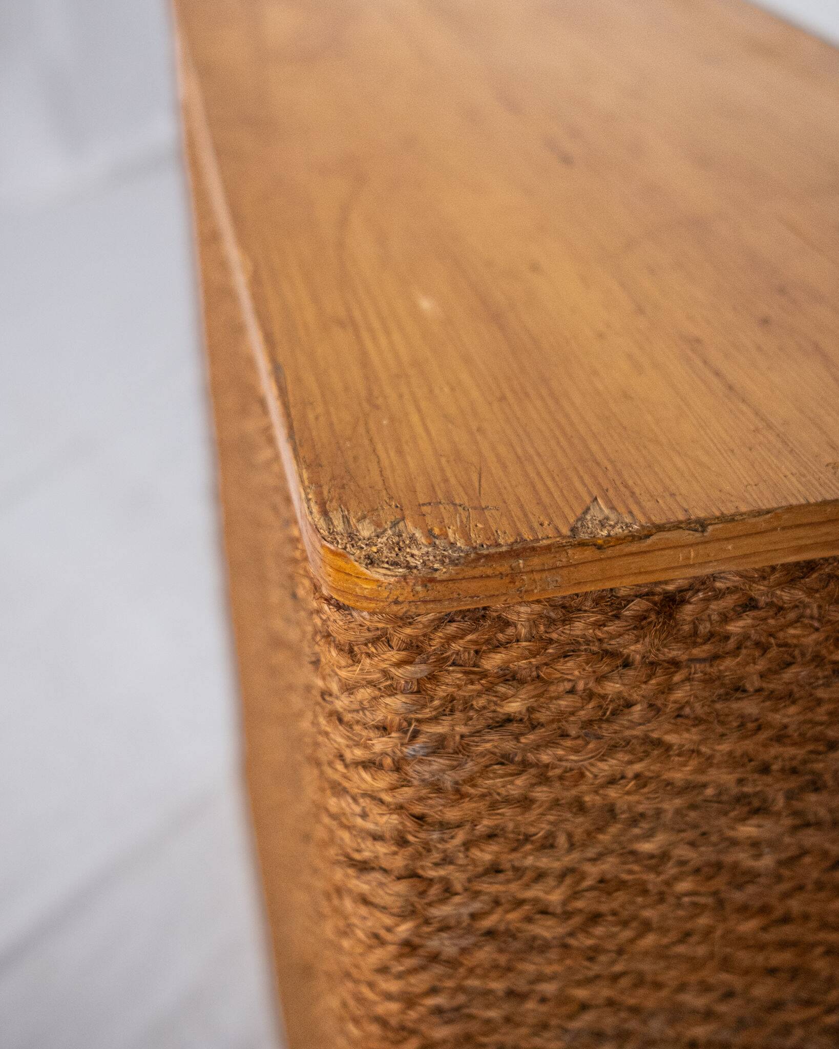 Series of 4 low tables made of cord and pine, France, 1980s.