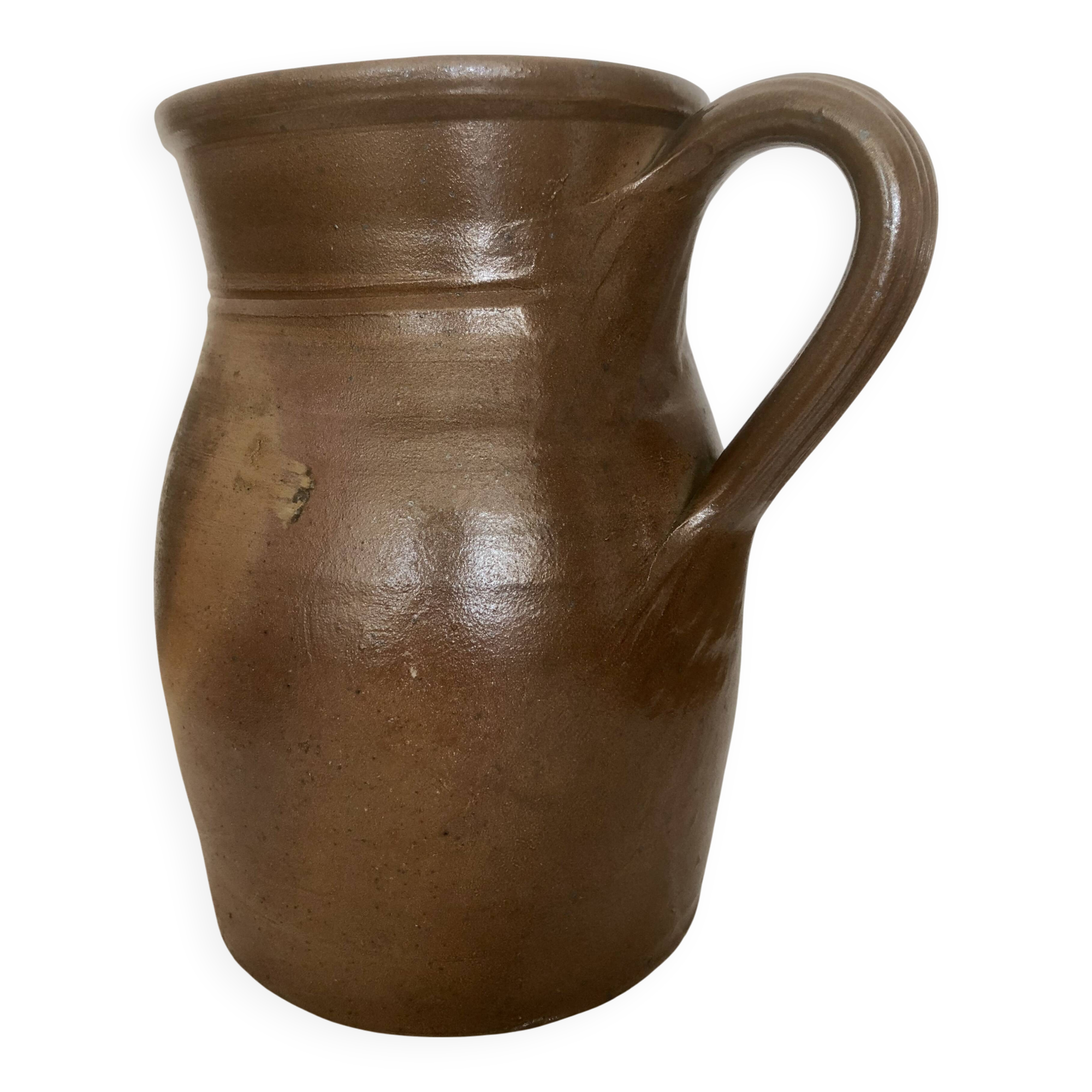 Large brown pot, country style