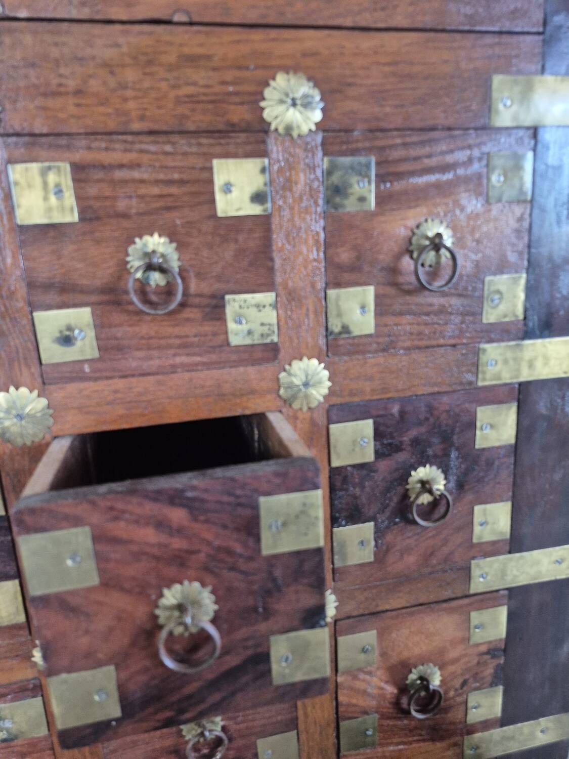 Trade furniture, Indian apothecary