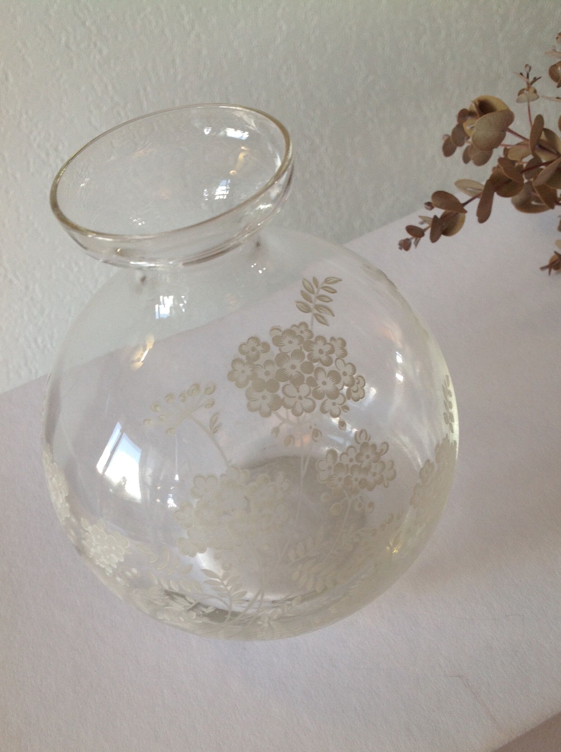 Vase round floral decoration