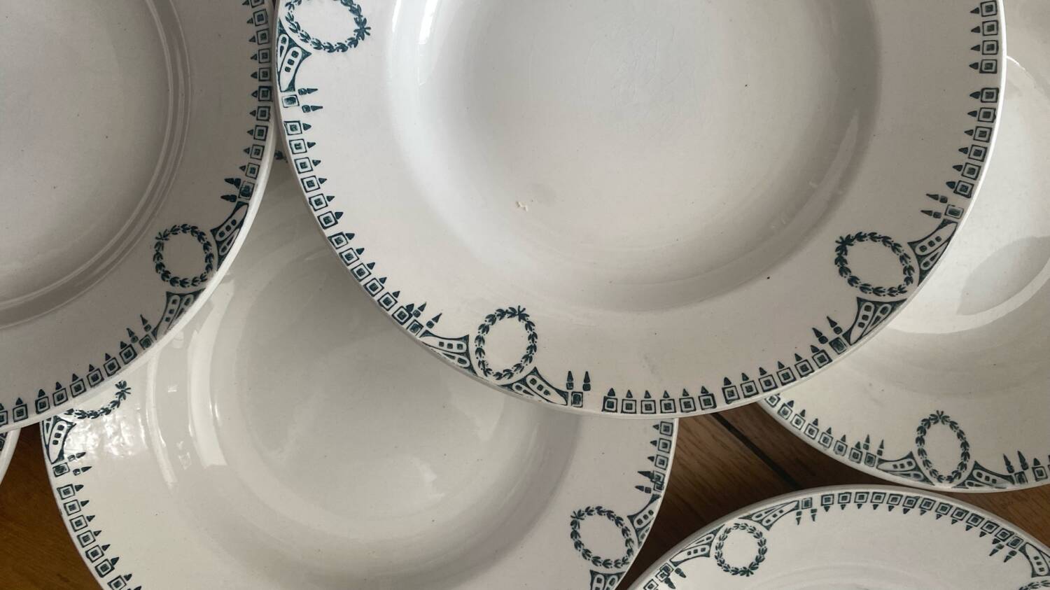 Set of 8 deep plates, Saint Amand ironstone.