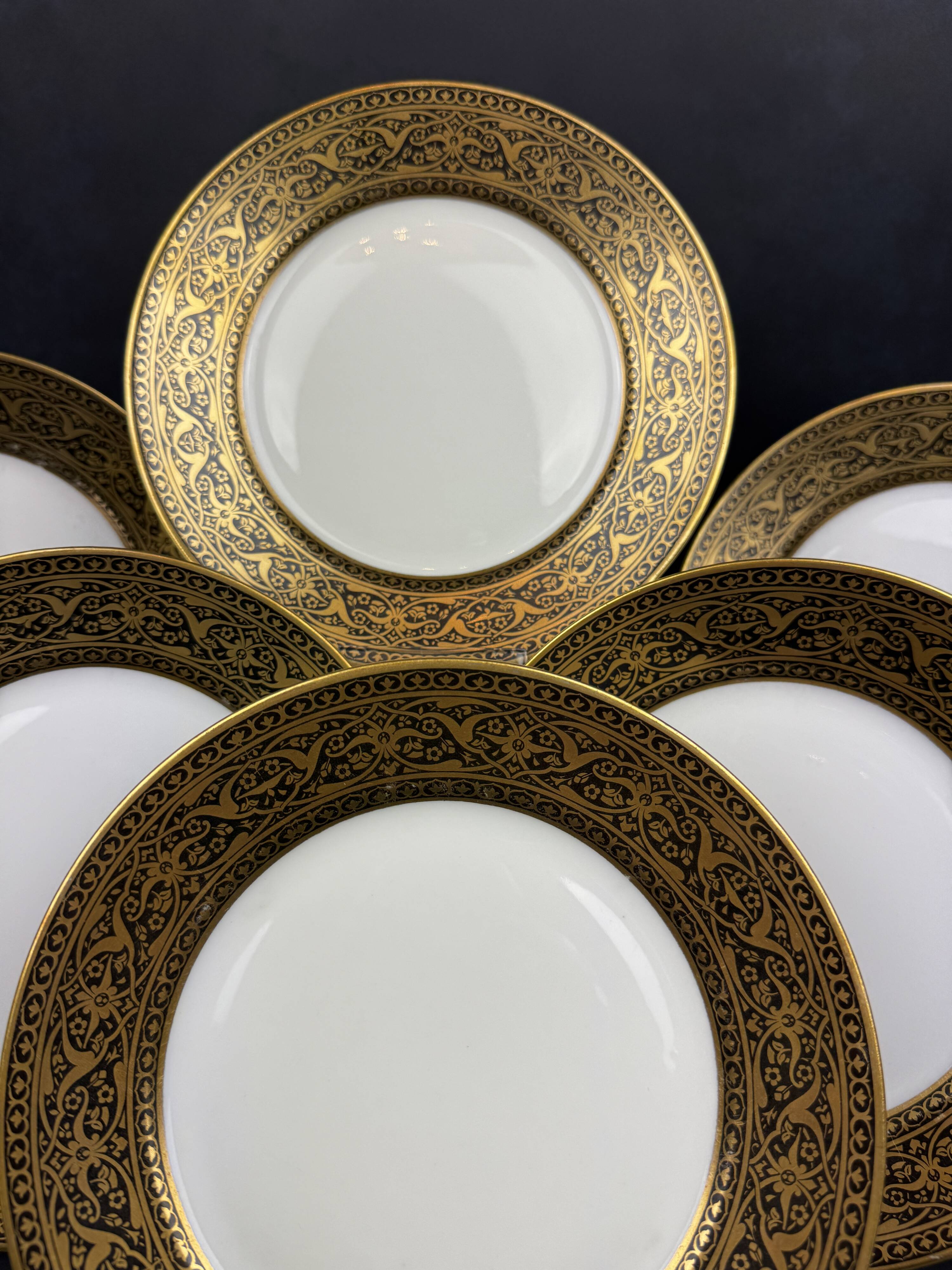 6 assiettes Limoges F Legrand décor noir et or fin