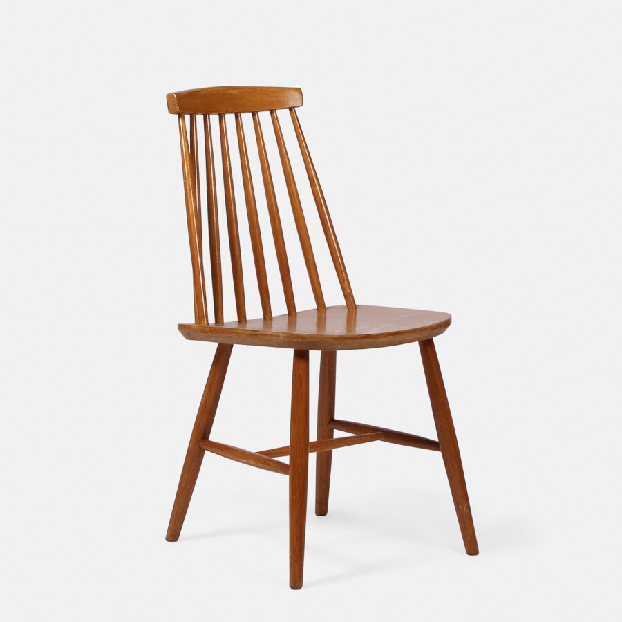 Set of 4 mid-century spindle back chairs