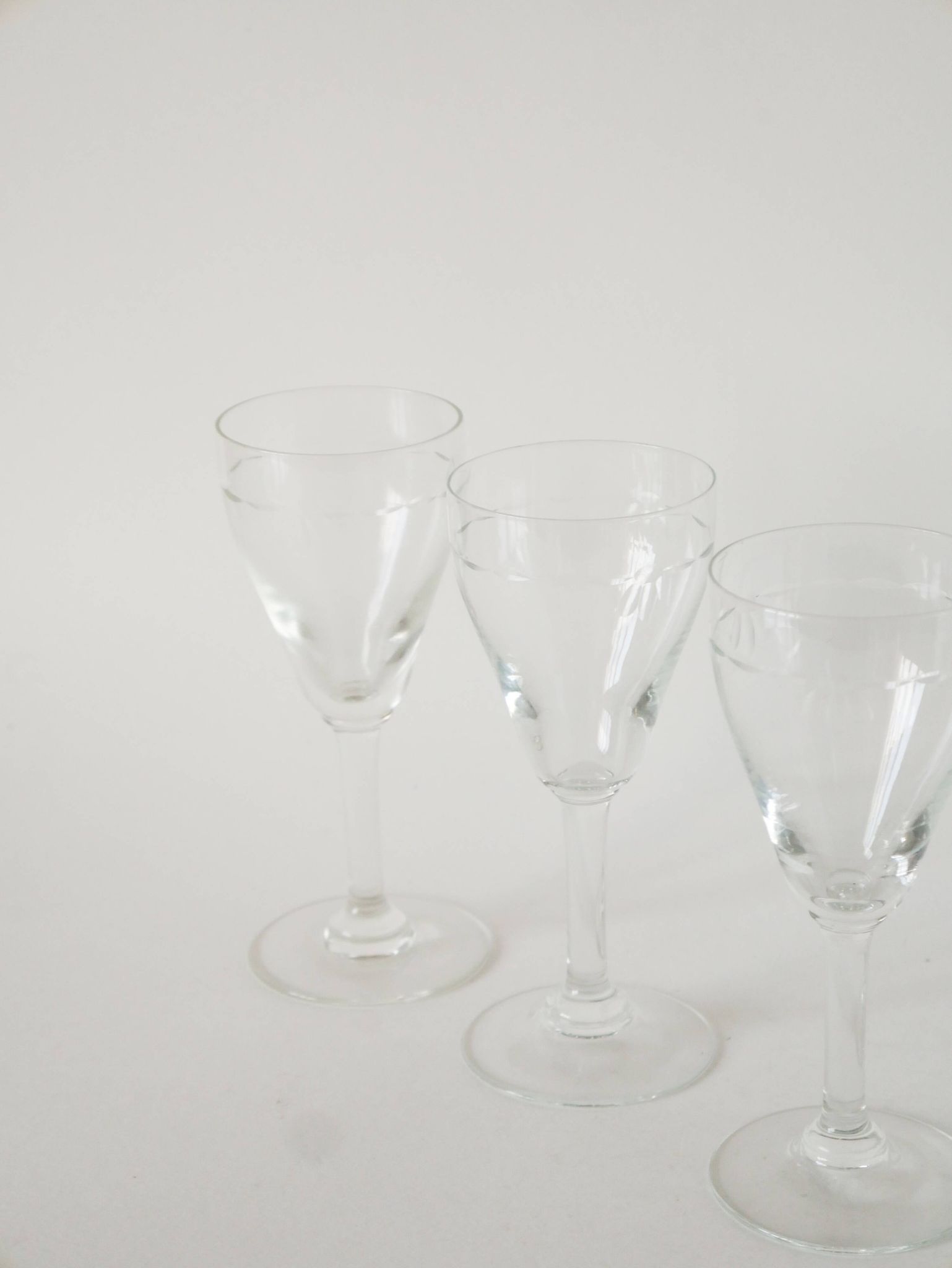 Lot de 6 verres à vin en cristal gravé, 1950