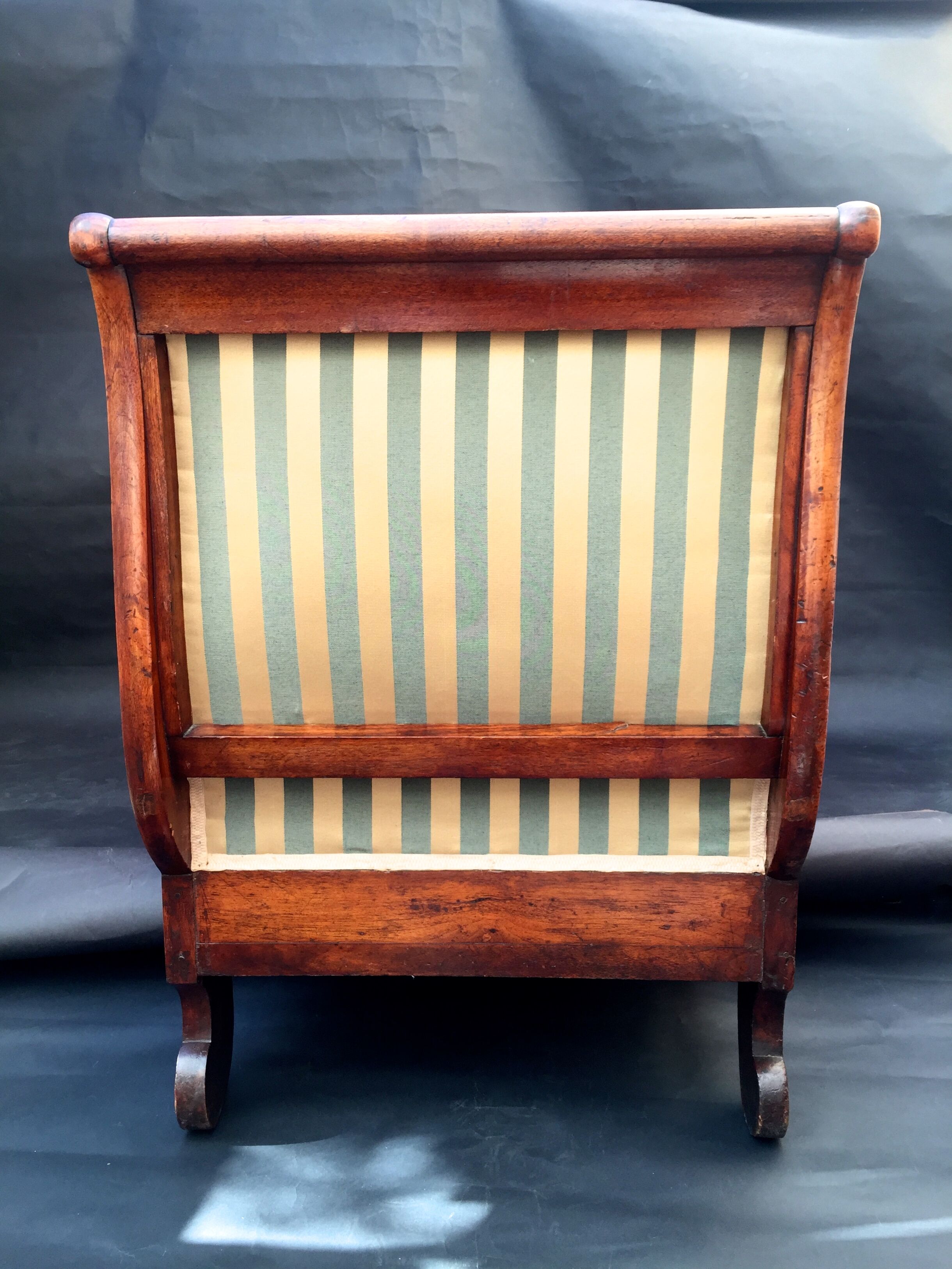 Walnut recamier bench Napoleon III daybed mid-nineteenth century