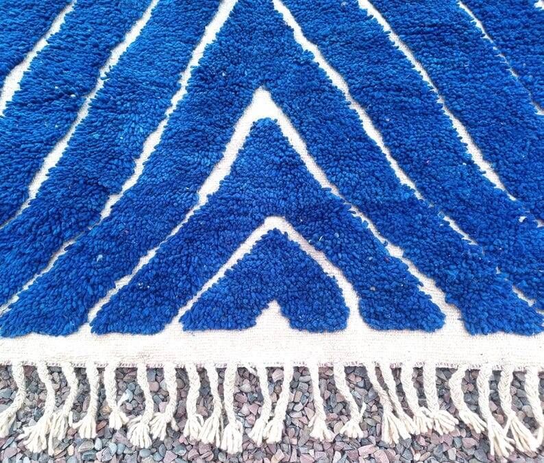 Tapis berbère beni ouraine sur commande traditionnelle taille 150/250 cm