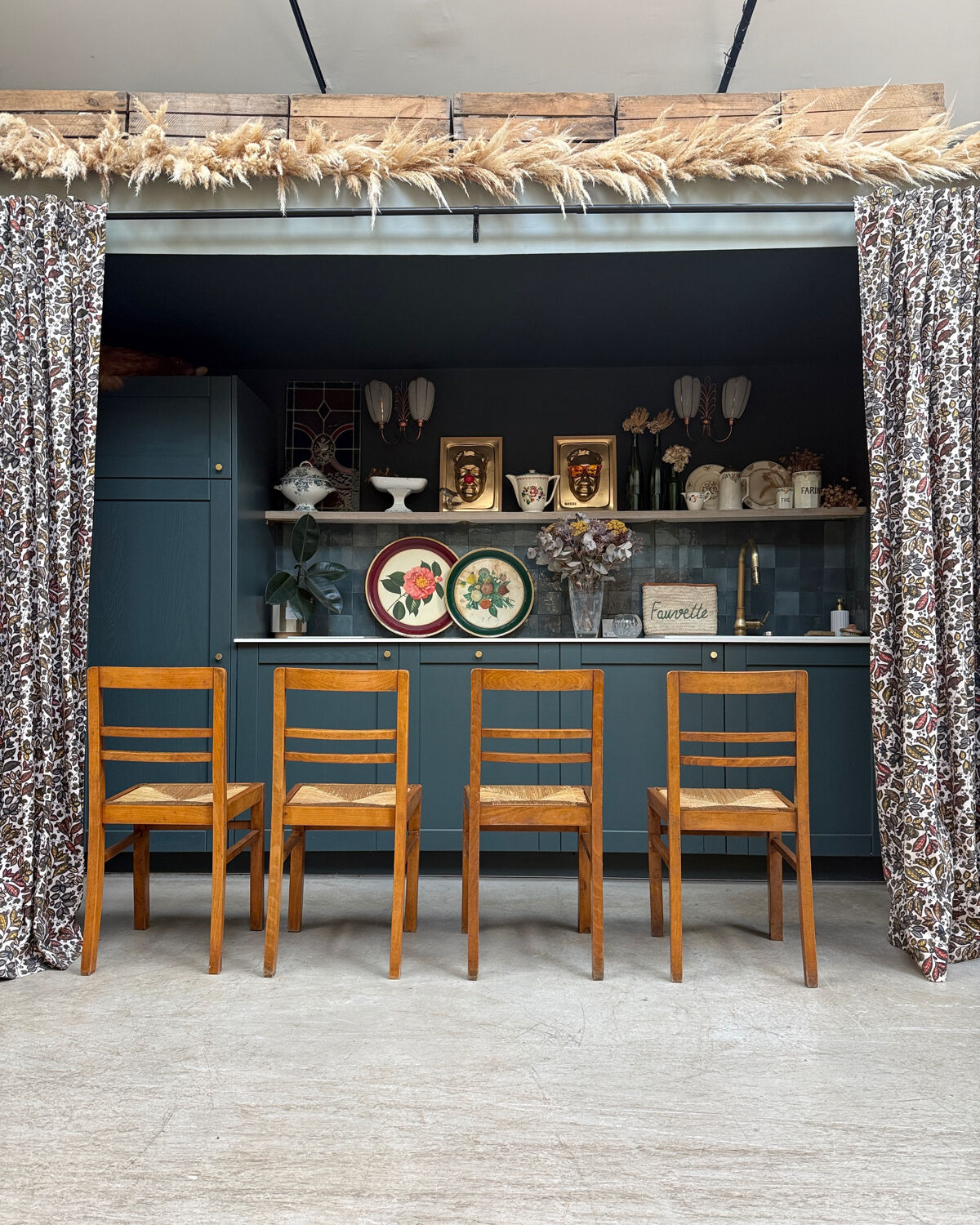 Set of 4 vintage rush chairs