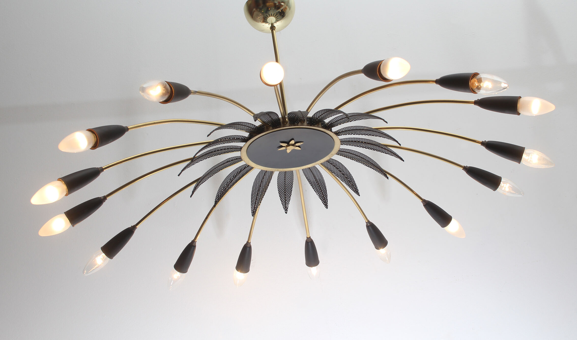 1950s chandelier in brass for 16 bulbs, diameter 100cm