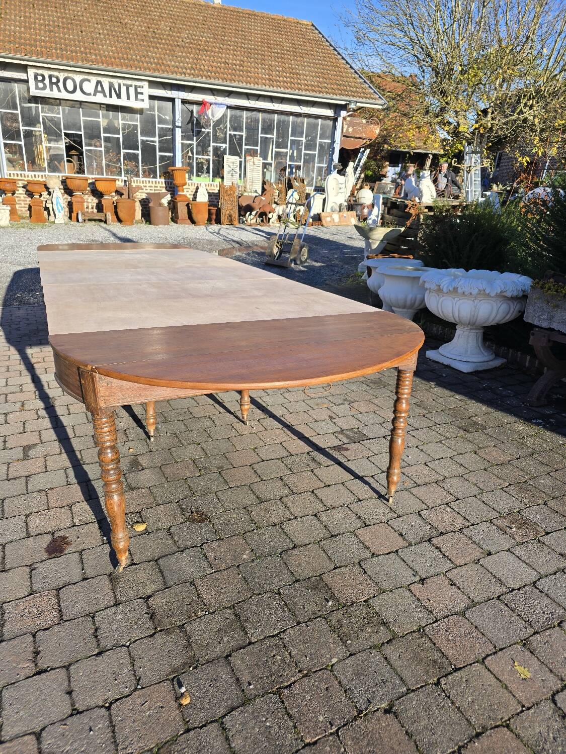 12-foot round oak table with 7 extensions / 20 people