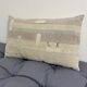 Coussin artisanal en toile ancienne style Kilim