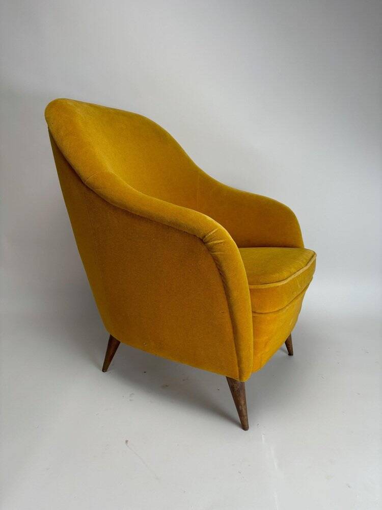 Mid-Century Italian Velvet Armchair in the style of Gio Ponti Style, 1950s