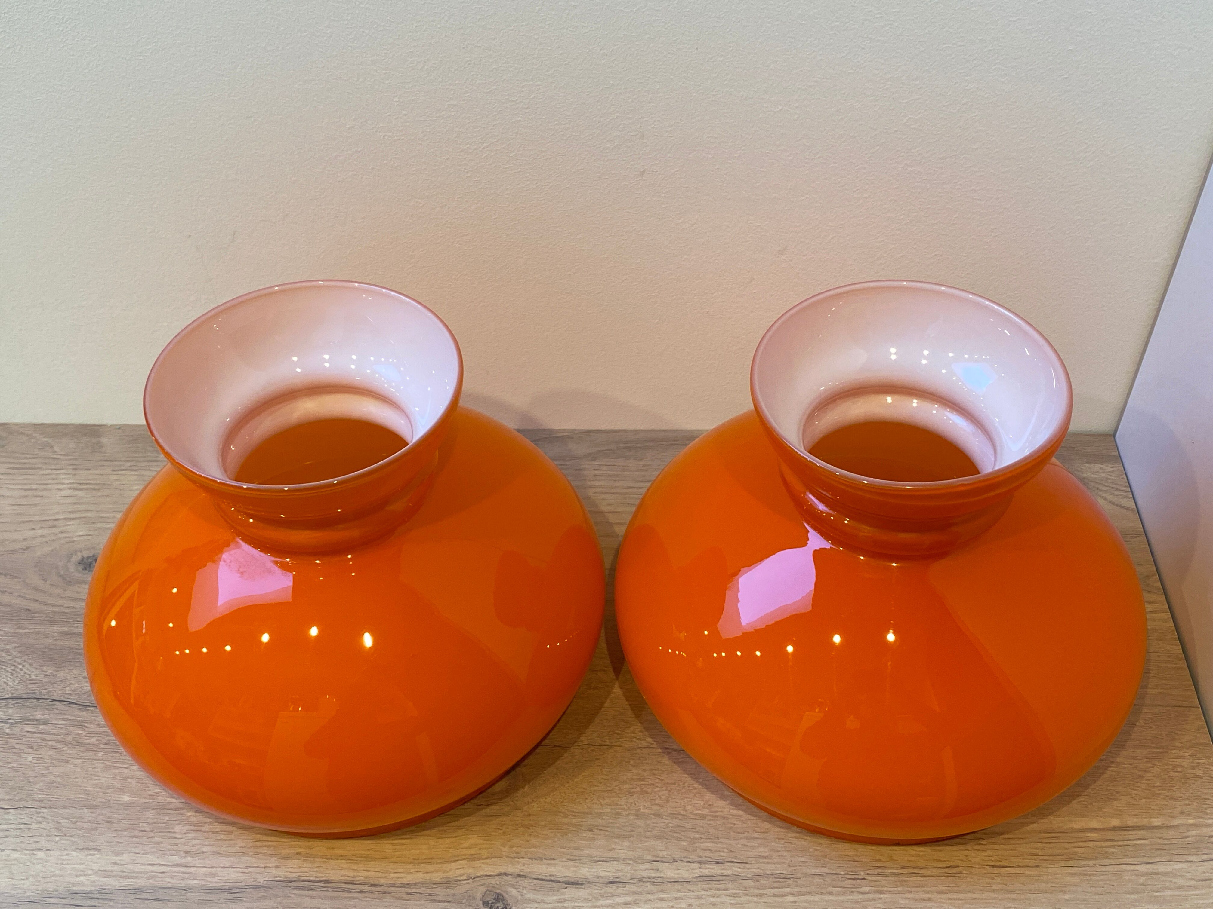 Duo d'abat jour en verre opalin orange vintage