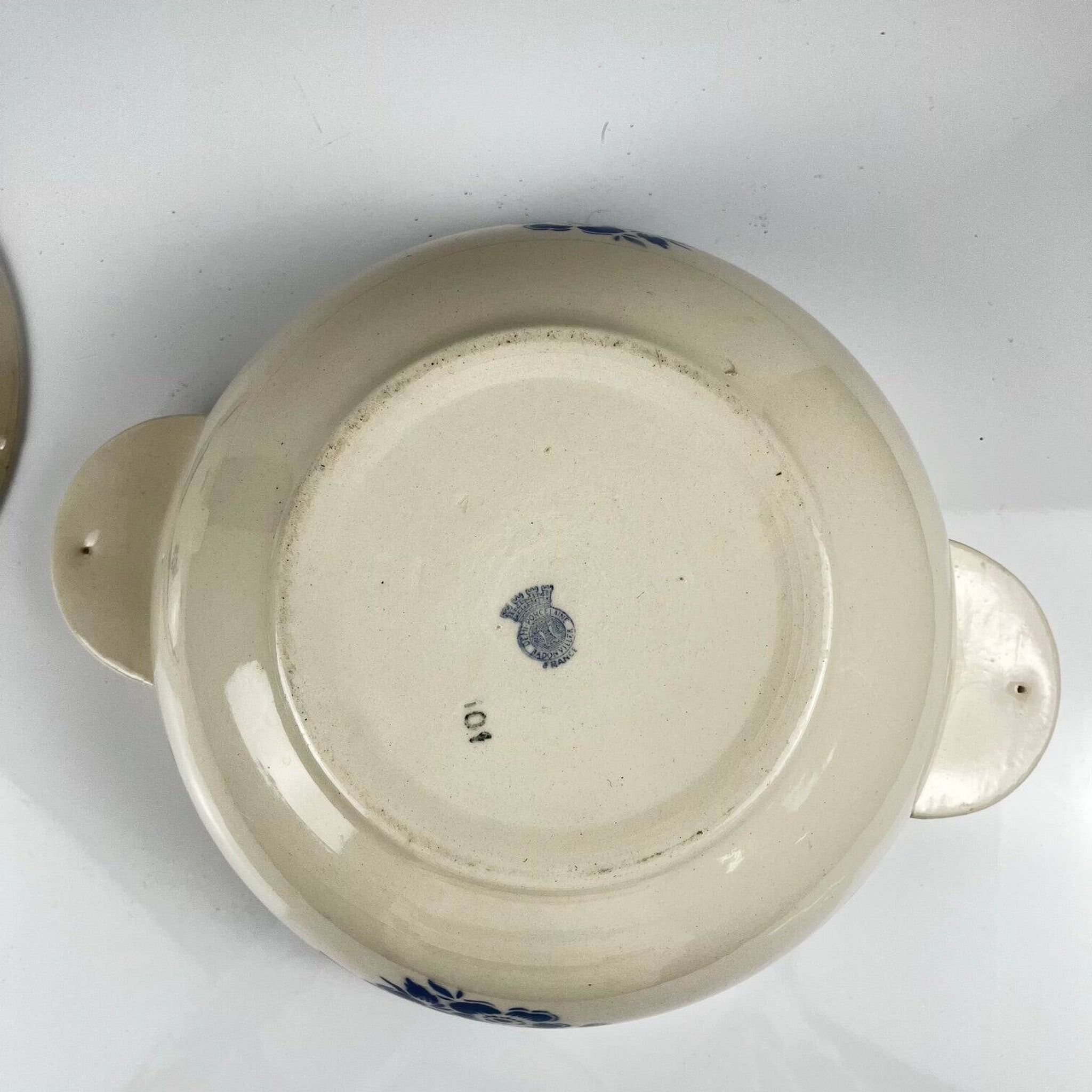 Half-porcelain soup tureen from Badonviller, blue flower pattern, early 20th century.