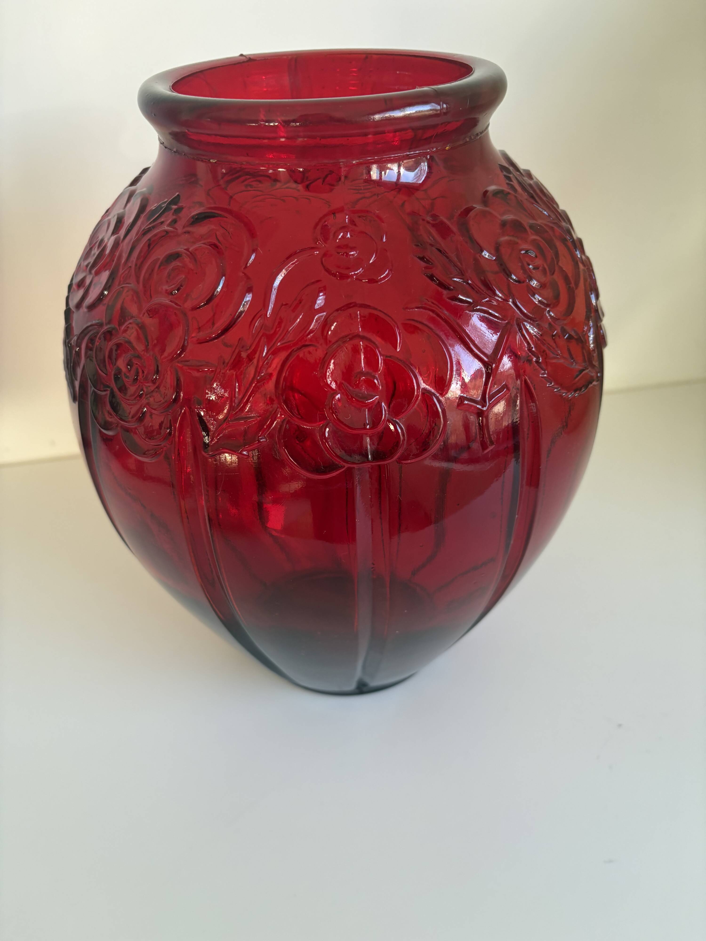 Large volute vase in pressed glass Art Deco