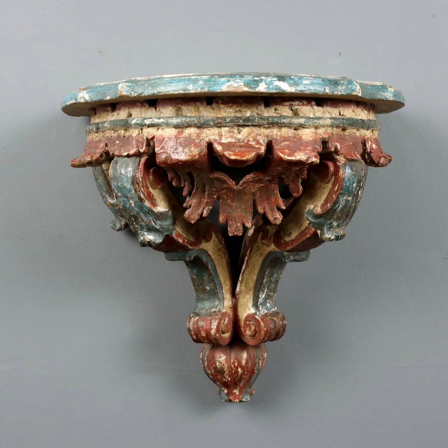 Drop-leaf console in carved wood, 18th century