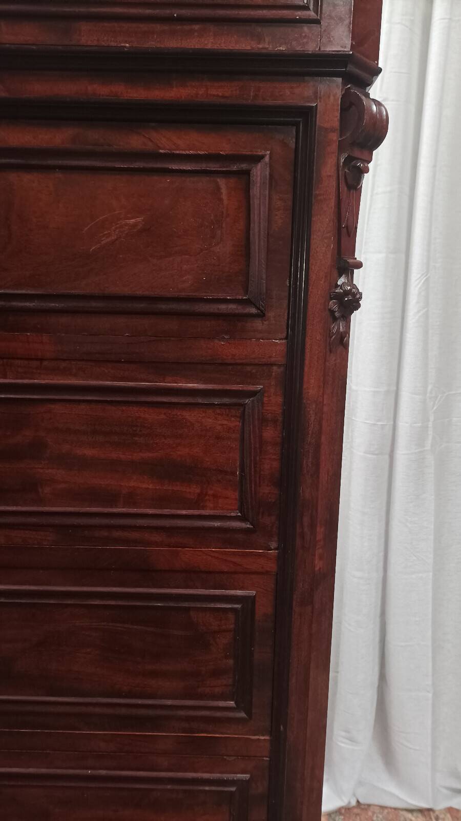 Large mahogany chest of drawers with 8 drawers from the Napoleonic III period.