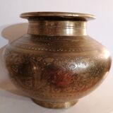 Pot à eau (vase) bénite antique en laiton d'Inde