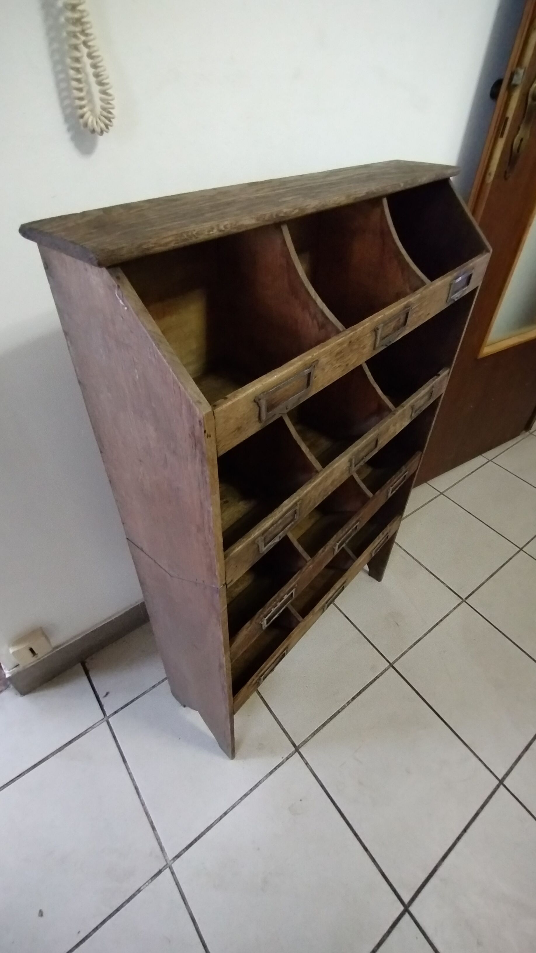 Trade cabinet cabinet