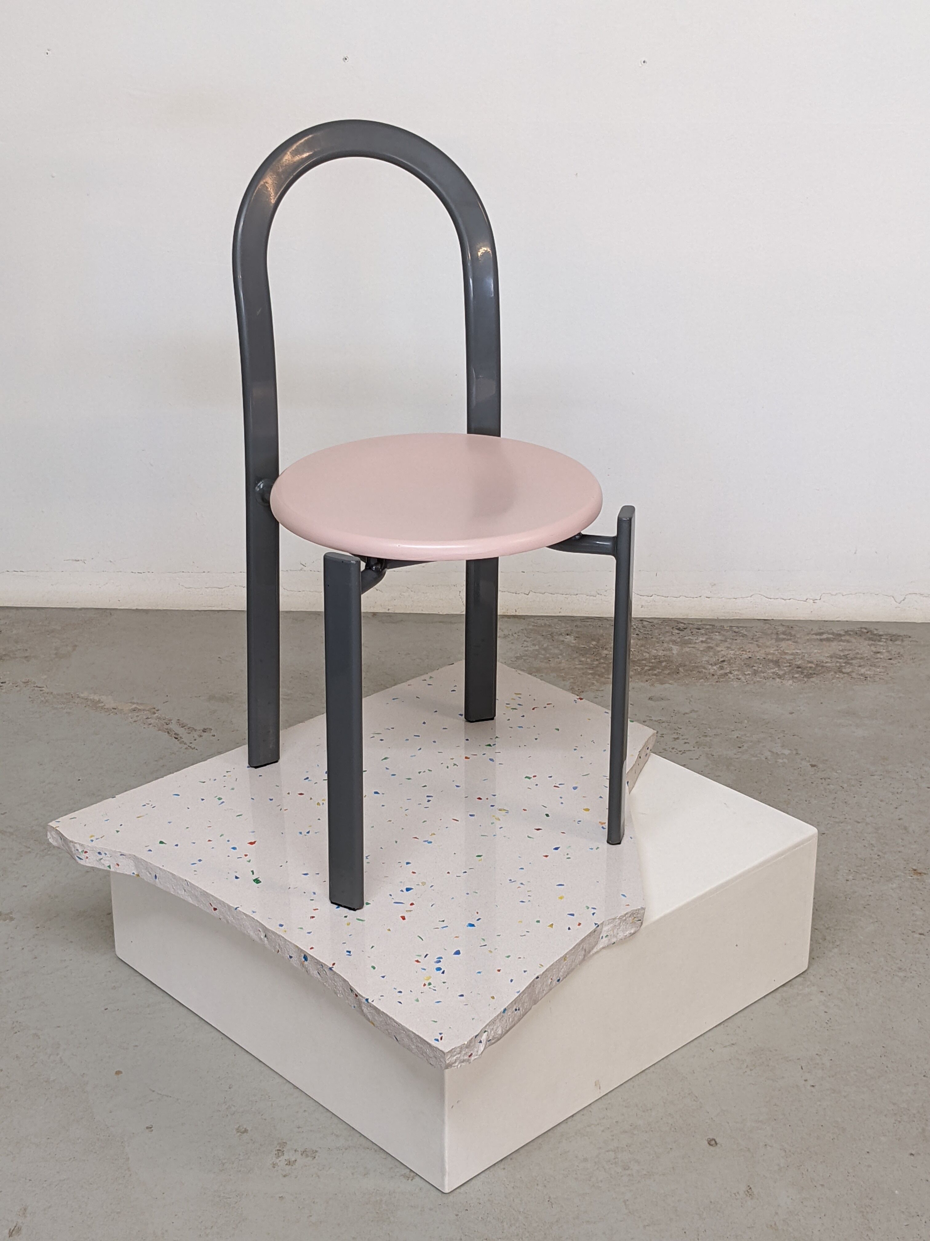Suite of 4 80s design chairs published by Samo