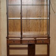 Buffet vintage en noyer burr avec vitres et éclairage, style Art Deco
