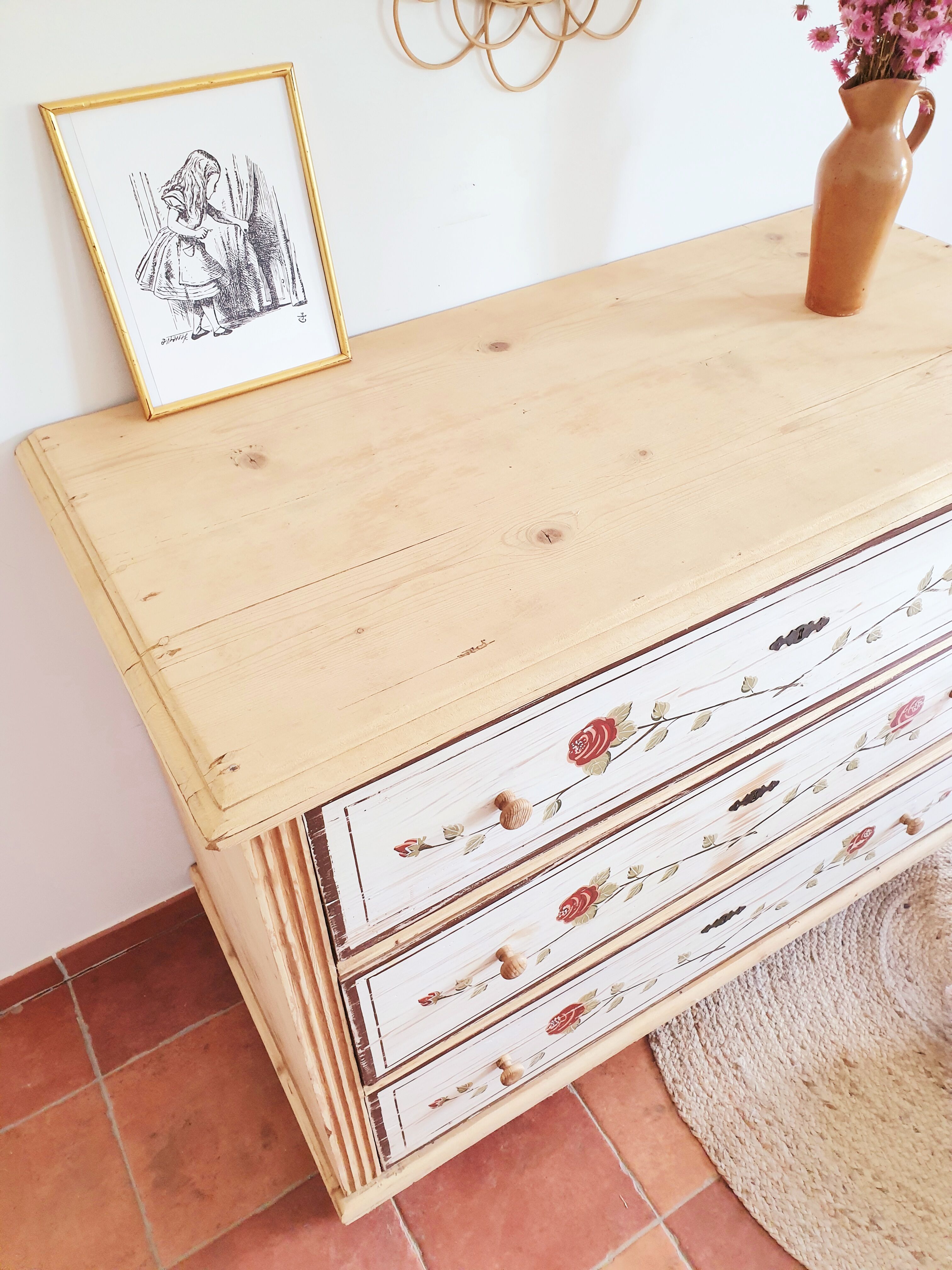 Pretty solid pine chest of drawers