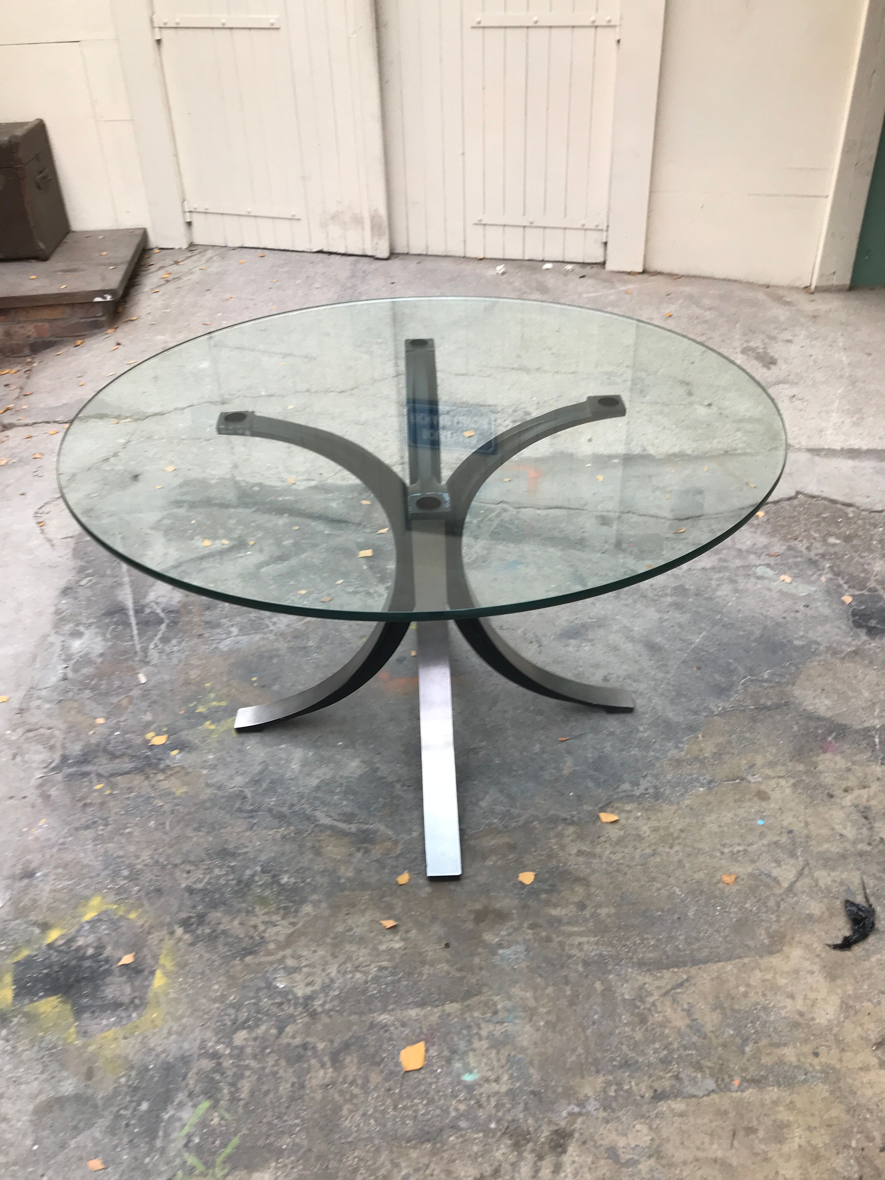 Dining table by Osvaldo Borsani
