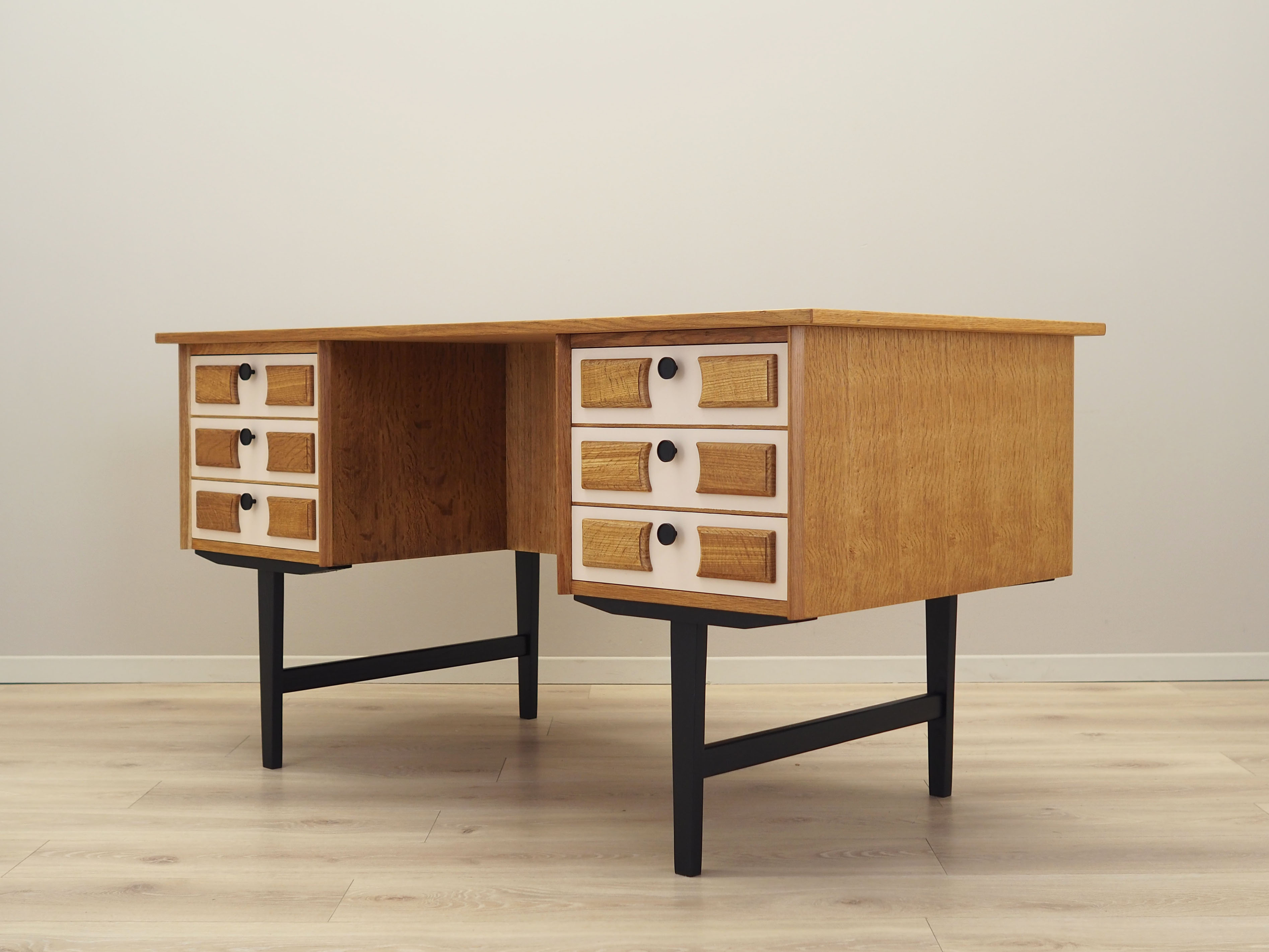 Oak desk, Danish design, 1960s, designer: Henning Kjaernulf