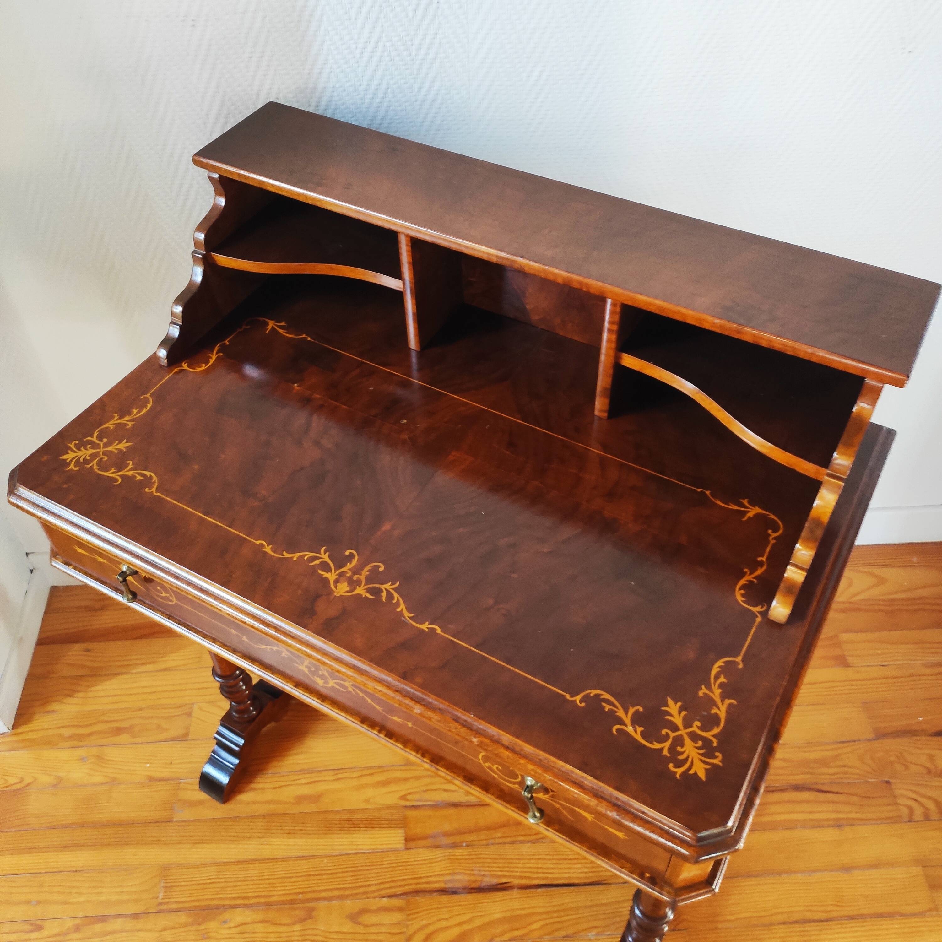 Napoleon III style bonheur-du-jour in marquetry – lady's desk