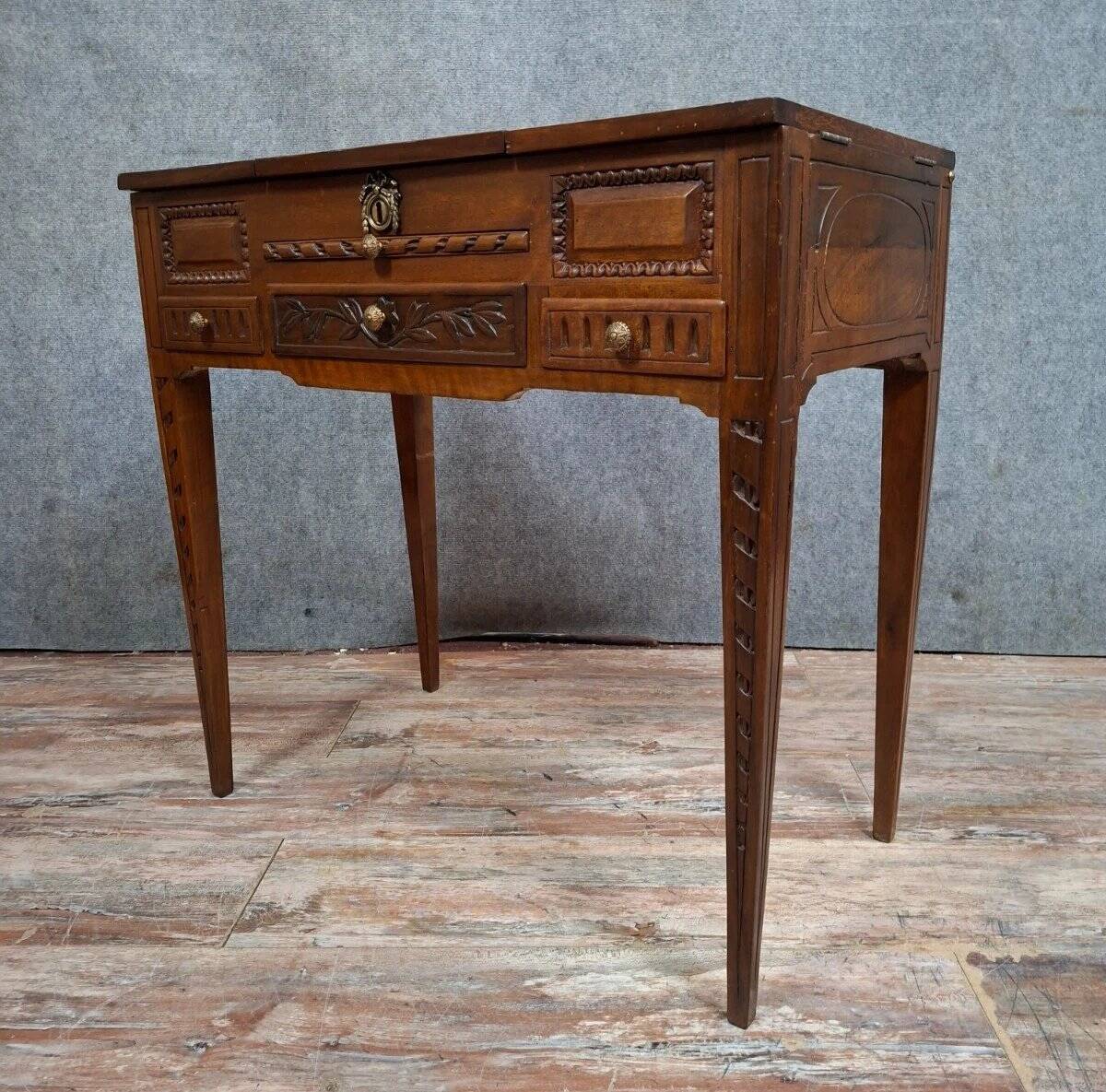 Dressing table / vanity from the Louis XVI period in walnut.