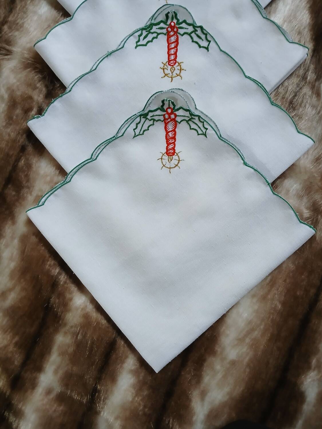 6 serviettes de table brodées anciennes 