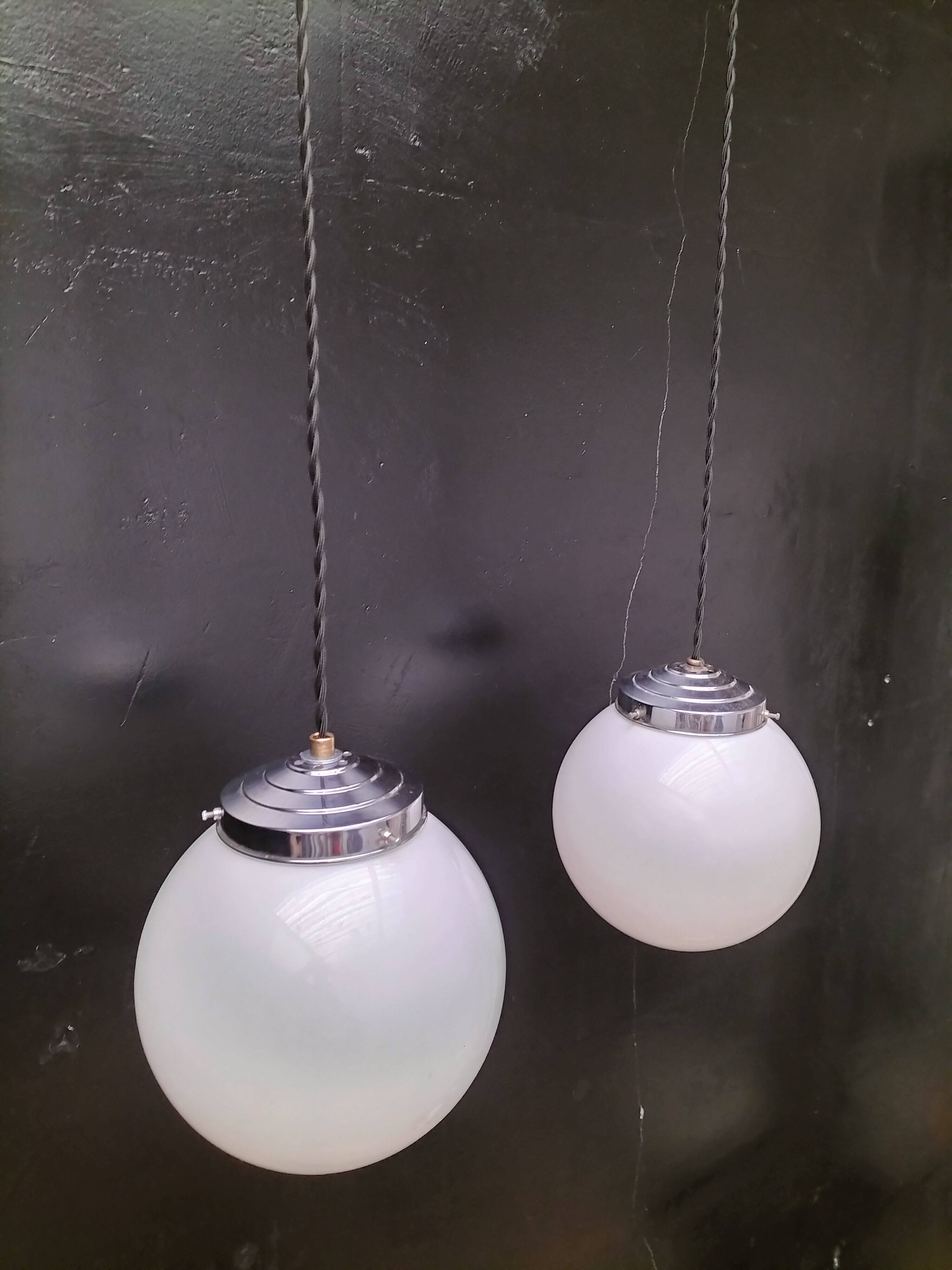 Opaline ball suspensions