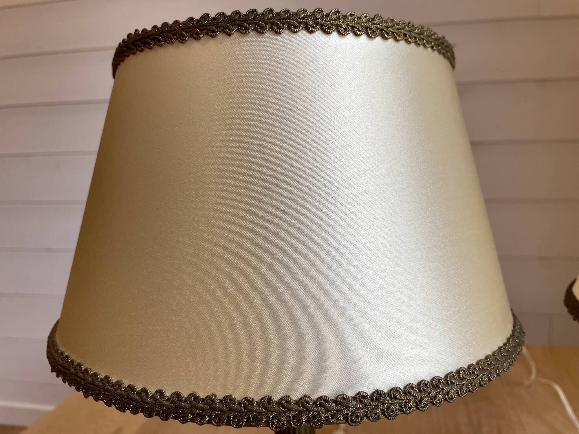 Pair of vintage bedside lamps in brass with marble base from the 70s.