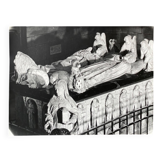 Silver gelatin photograph of the statue "Temperance" by Bernard Darot