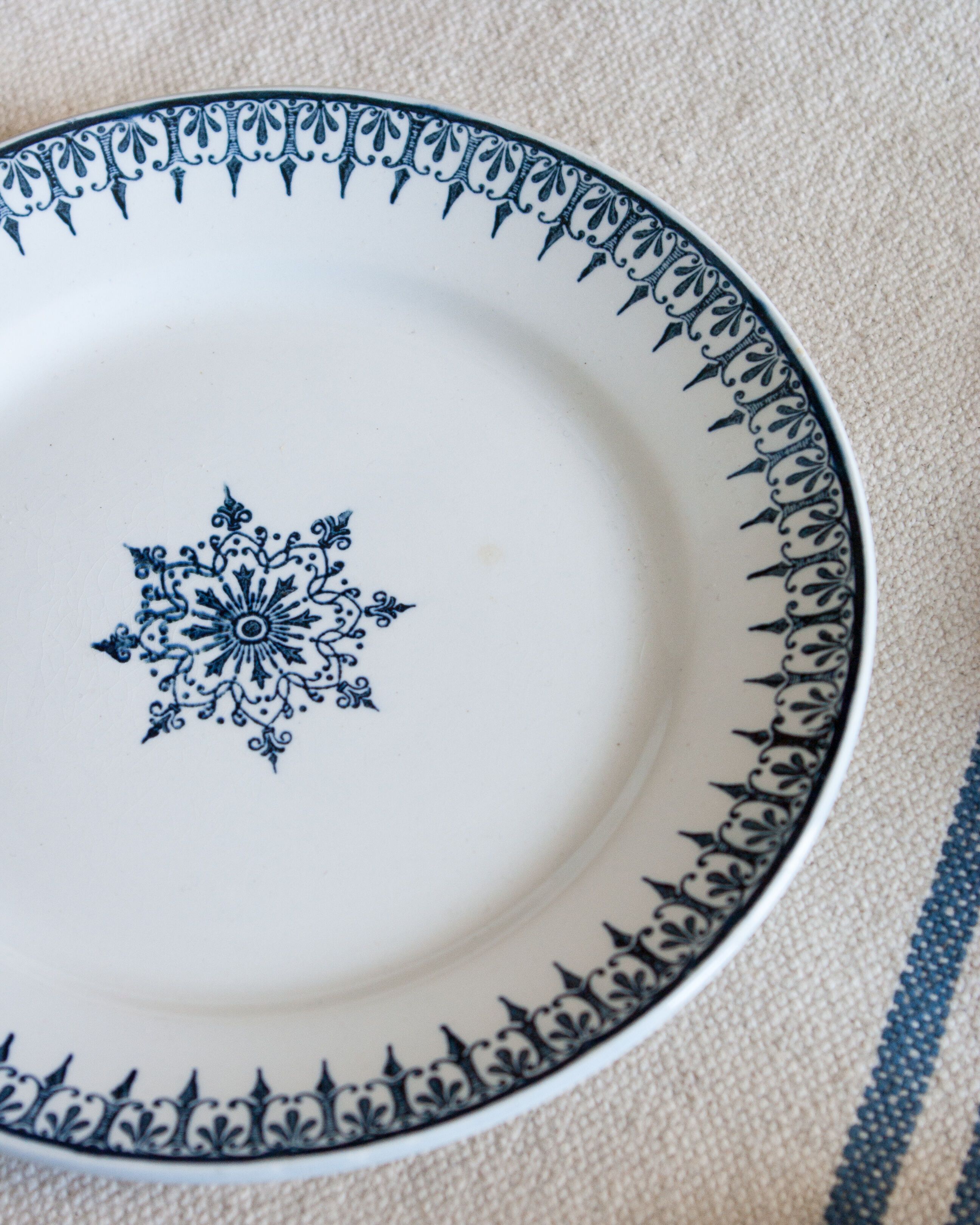 Old dessert plates blue décor, iron earth