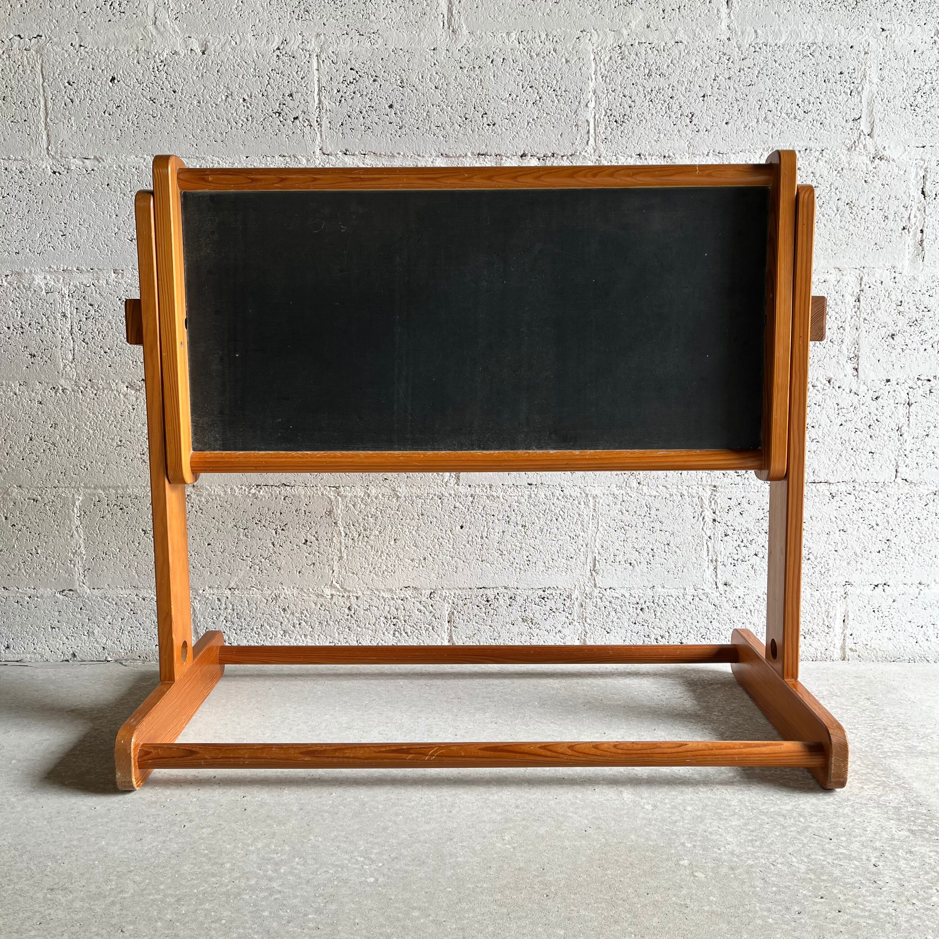 Evolutionary children's desk and its 70s chair
