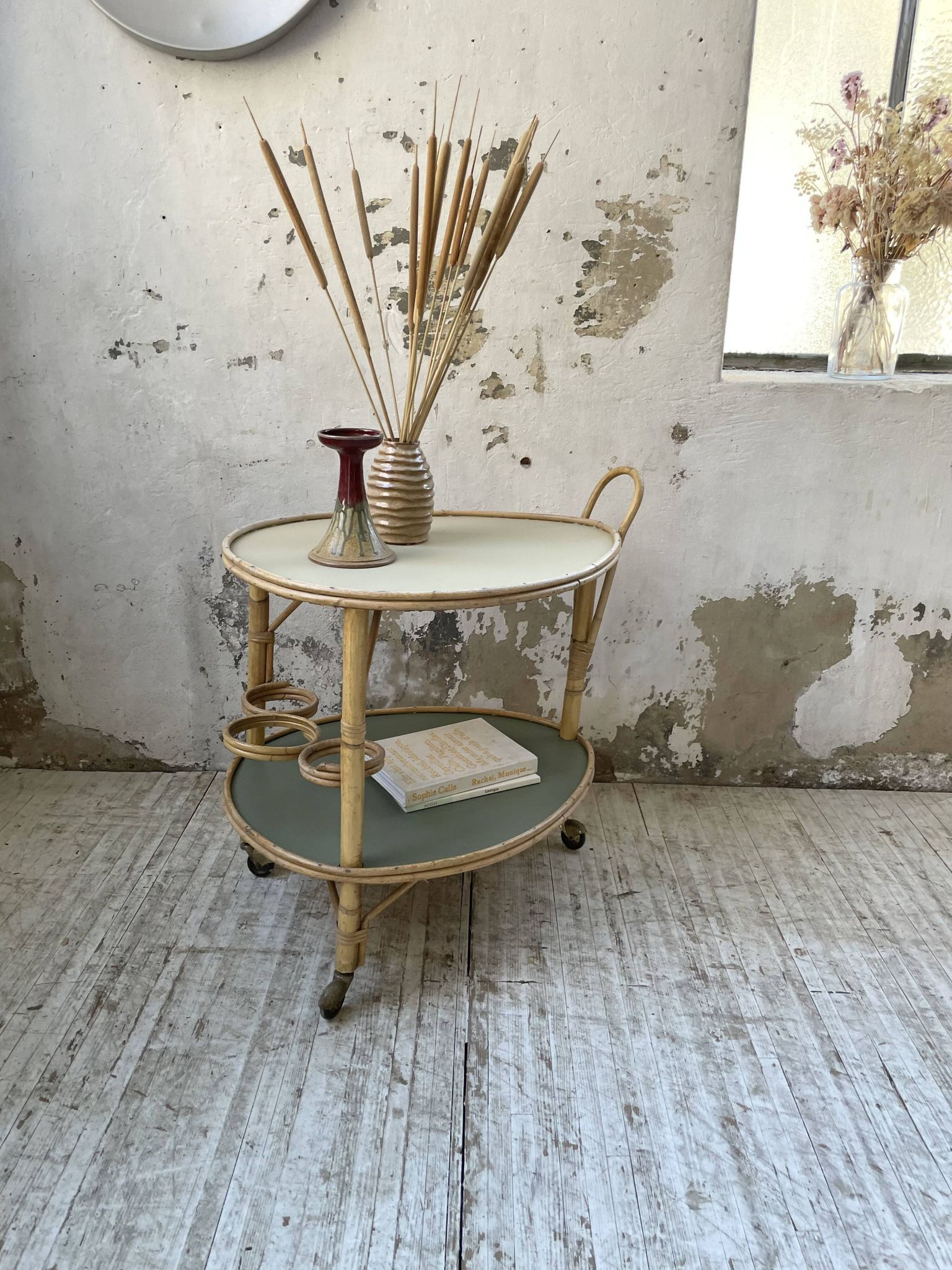 Desserte, table roulante en rotin années 60