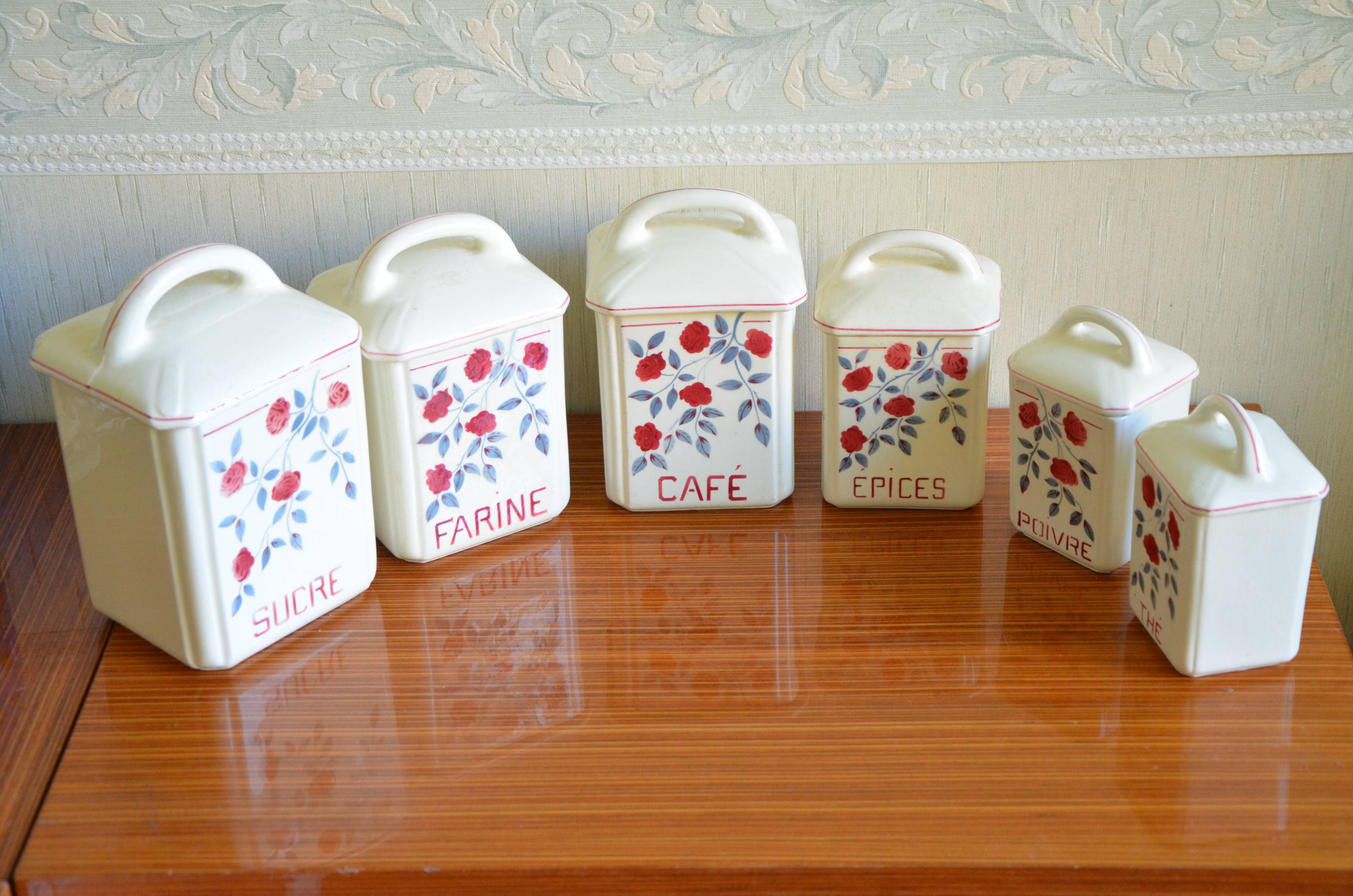 Lot of 6 porcelain spice jar