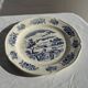 Assiette ancienne en faïence à décor de paysage bleu D24,5