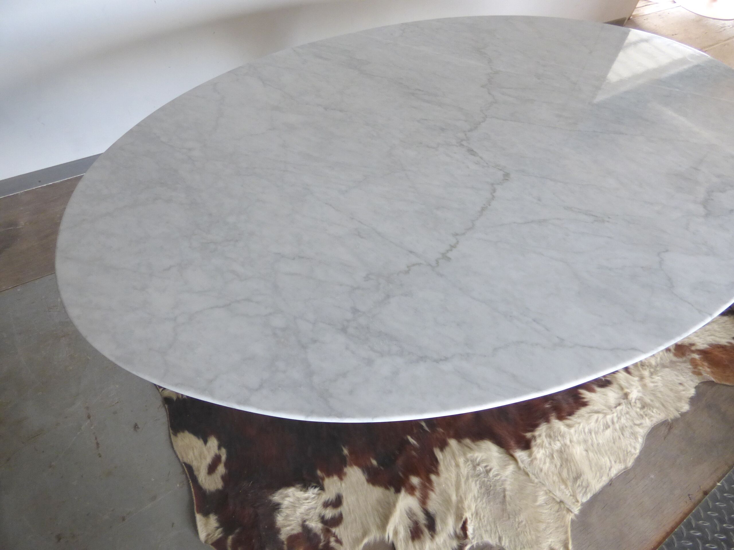 Table Knoll ovale de Eero Saarinen