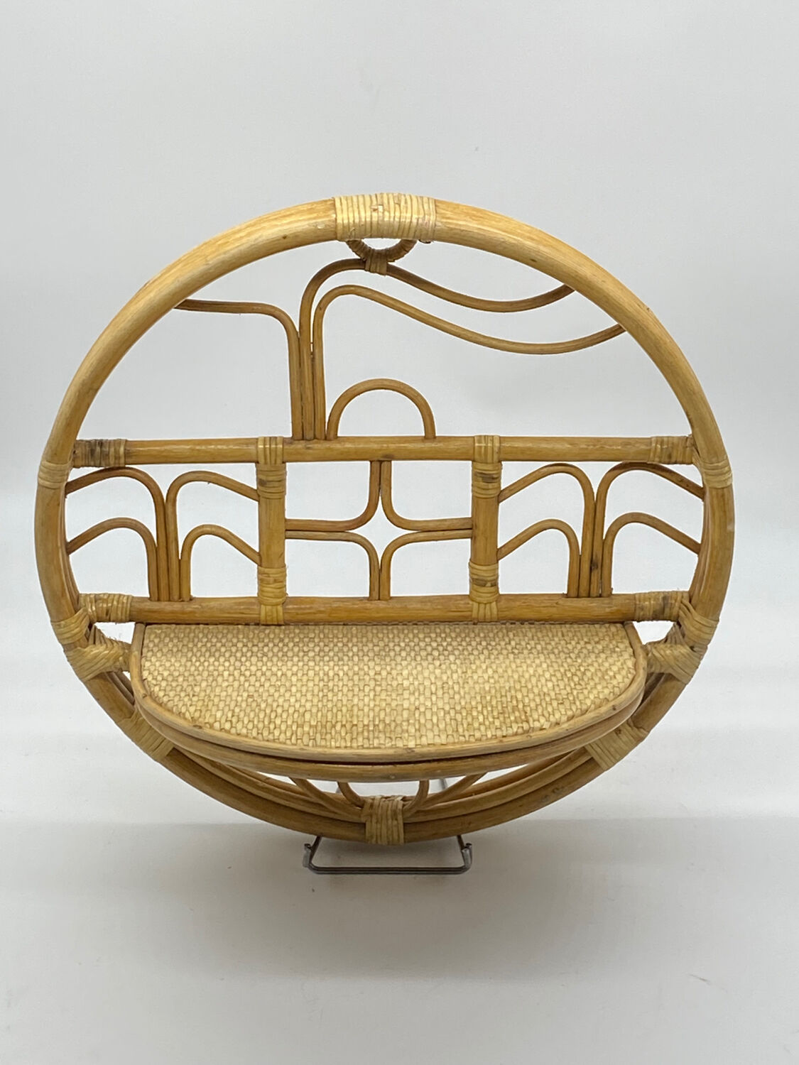 Small hanging shelf in rattan / natural fibers, vintage