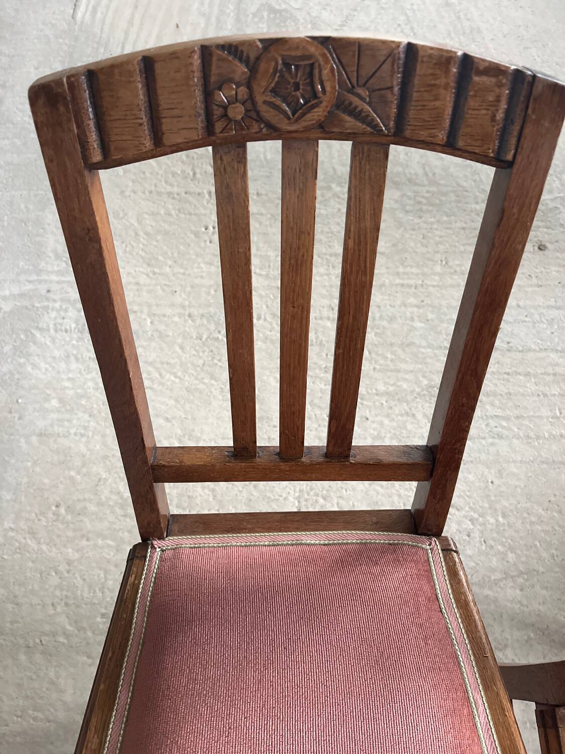 Pair of carved wooden chairs with pink velvet seat ART DECO