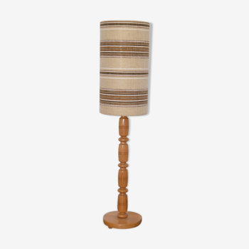 Lampadaire scandinave en bois tourné 1960