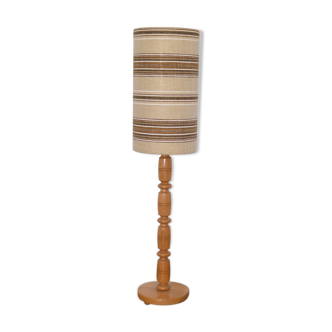 Lampadaire scandinave en bois tourné 1960