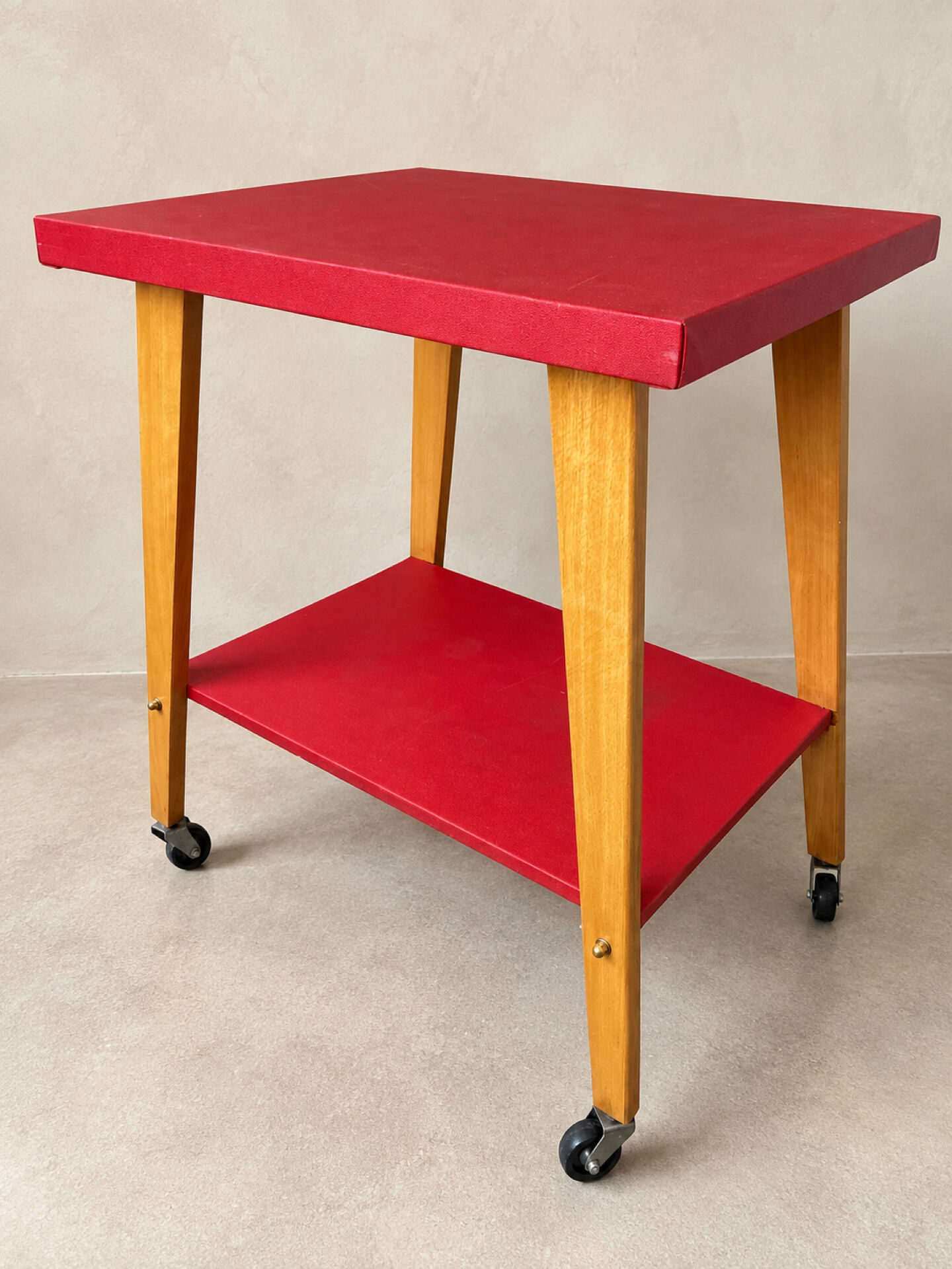 Desserte vintage sur roulettes datant des années 1950-60