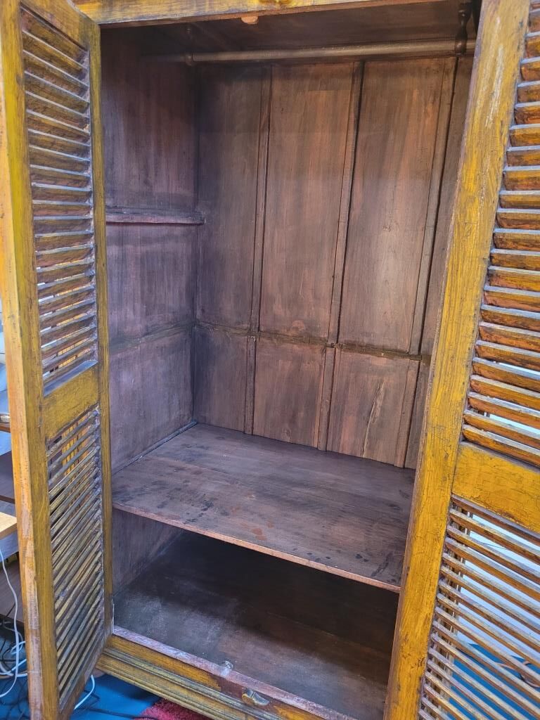 Indian wardrobe Rajasthan yellow, with clerestory