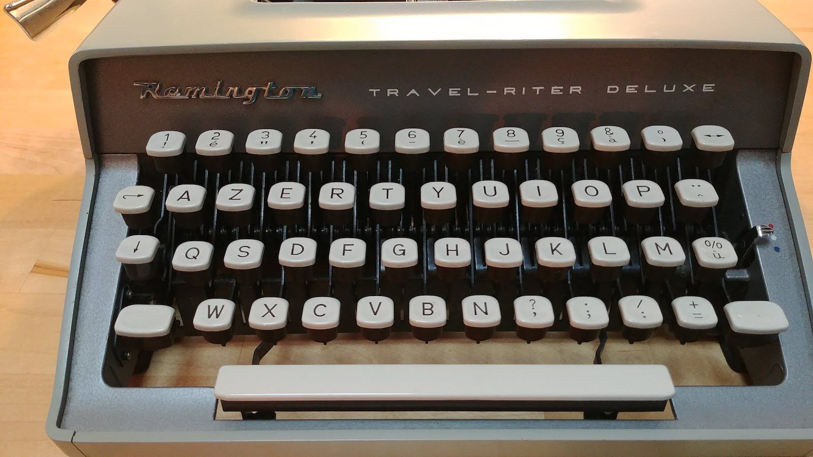 Typewriter Remington Travelriter Deluxe